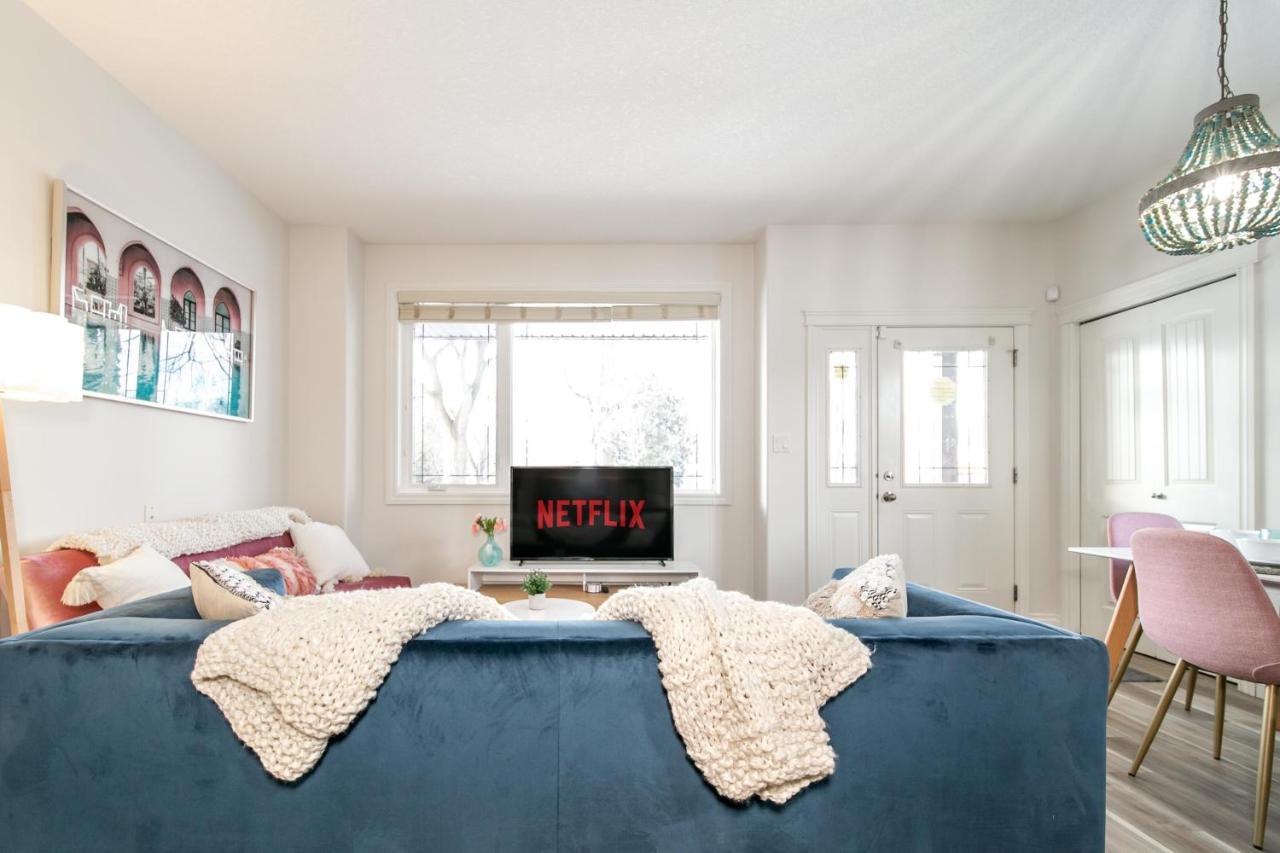 Mediterranean Retreat - King Bed - Fireplace - Jacuzzi - Fast Wi-Fi - Games Room - Free Parking & Netflix Edmonton Exterior photo